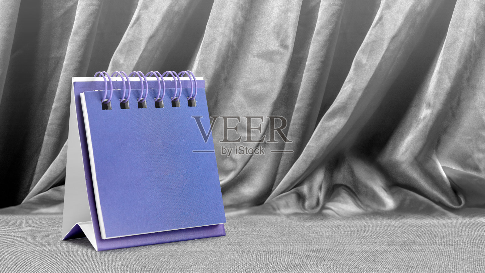 空白日历台，供复制空间照片摄影图片