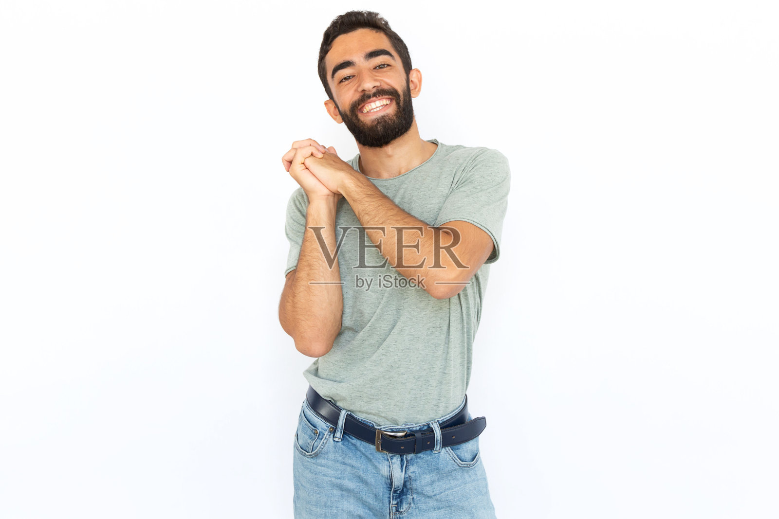 感动的男人紧握着双手照片摄影图片