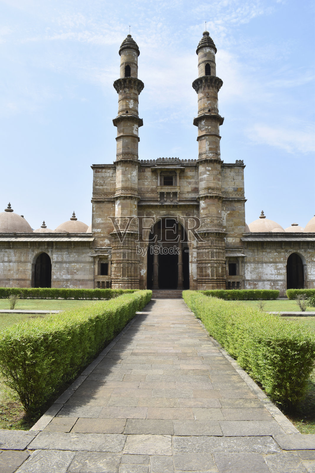 Jami Masjid Façade with intricate carvings in stone, an Islamic monuments was built by Sultan Mahmud Begada in 1509, Champaner-Pavagadh Archaeological Park, a UNESCO World Heritage Site, Gujarat, India照片摄影图片
