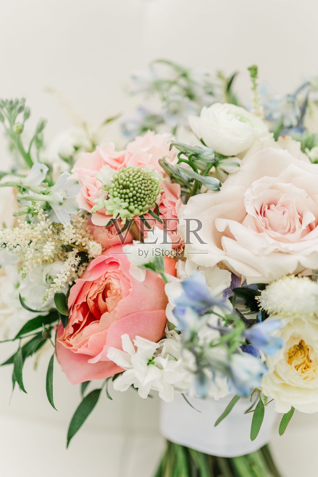 近距离的新娘花束与玫瑰照片摄影图片