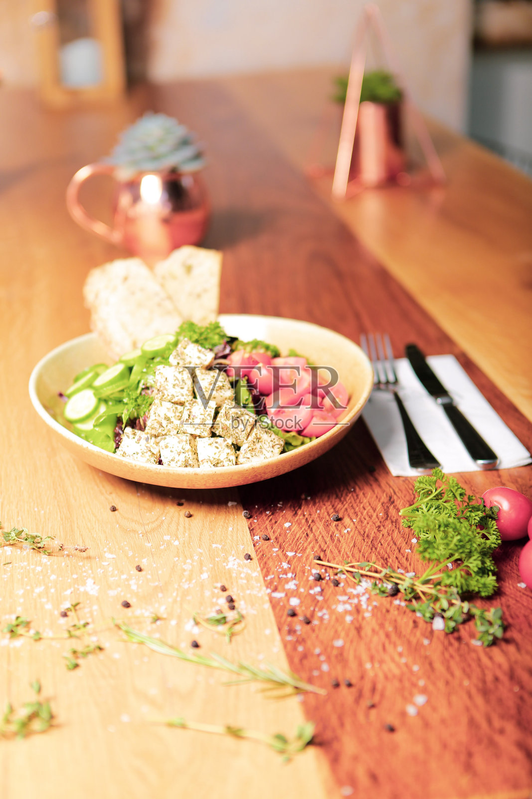 新鲜沙拉盘和混合蔬菜照片摄影图片