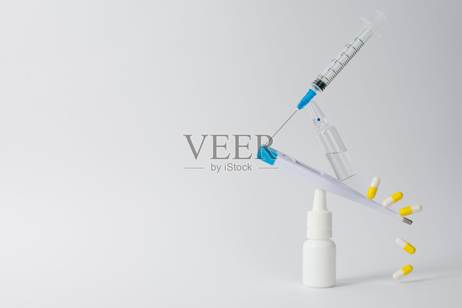 腾空中医疗器械和药品的组成照片摄影图片