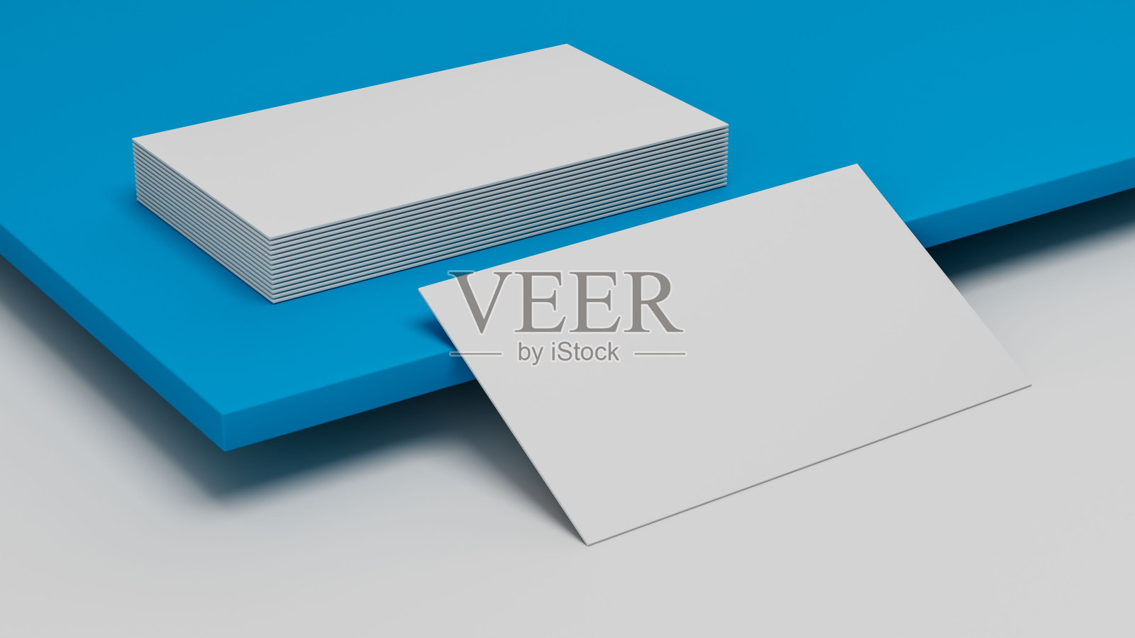 蓝色背景上的一堆白色名片照片摄影图片