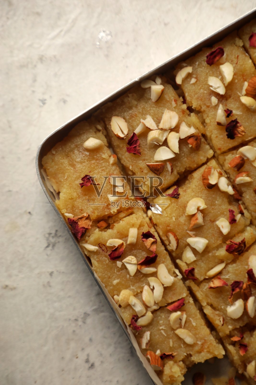 月亮dal barfi /黄色裂克甜点照片摄影图片