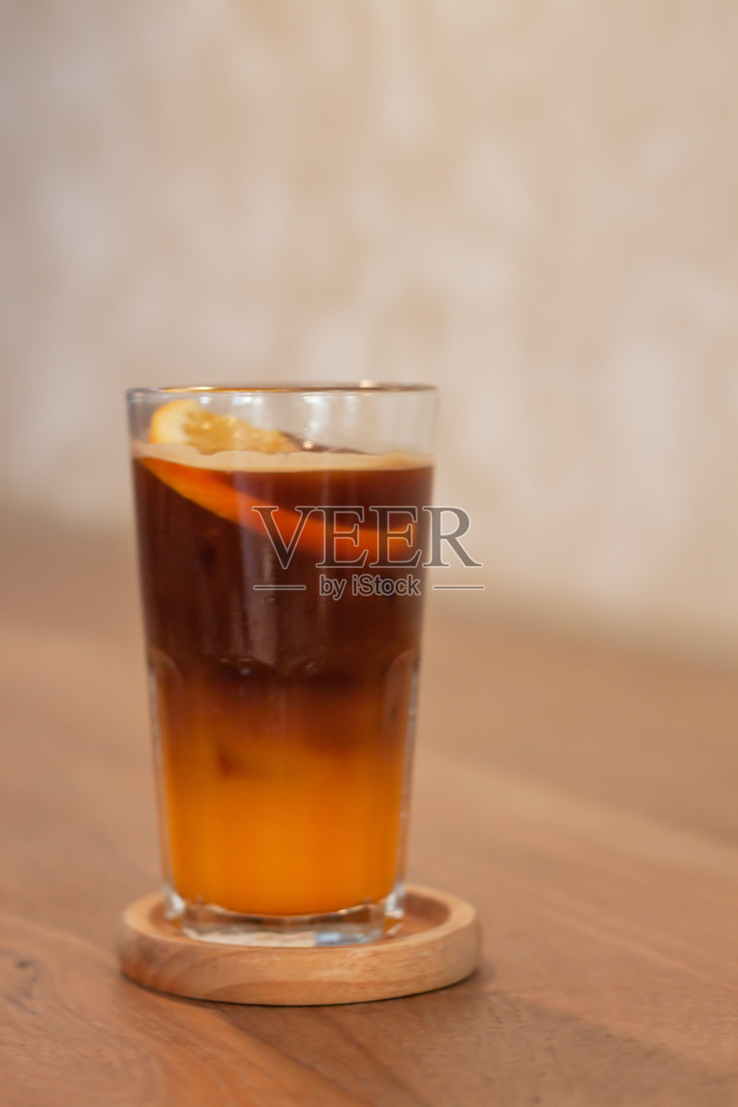 一杯加橙汁的美式咖啡照片摄影图片