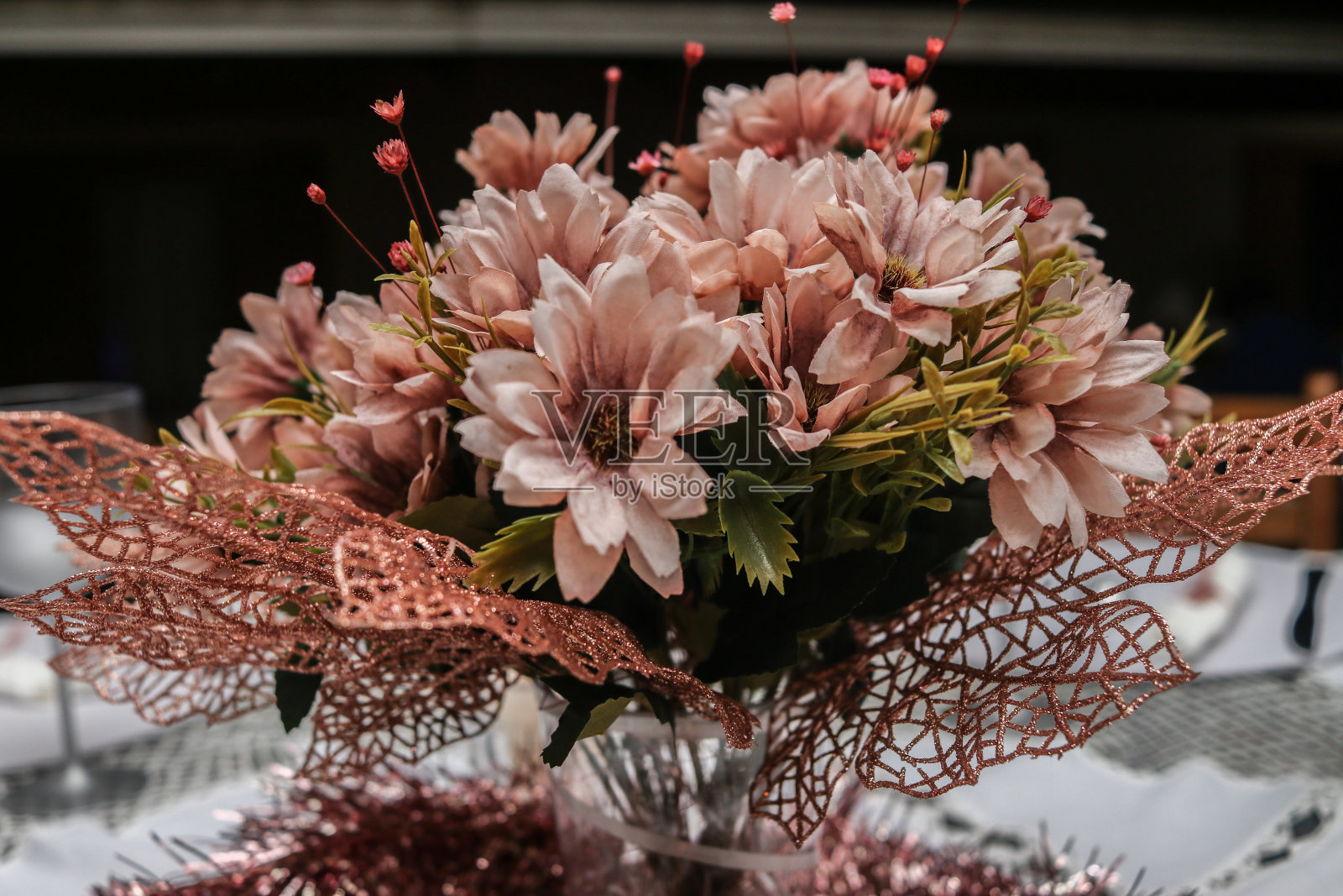 新年前夜的聚会和与家人和朋友的晚餐照片摄影图片