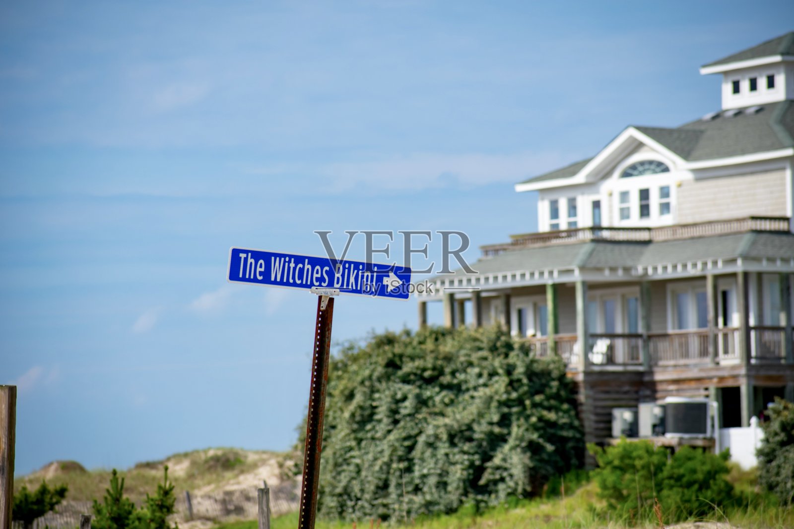 女巫比基尼照片摄影图片