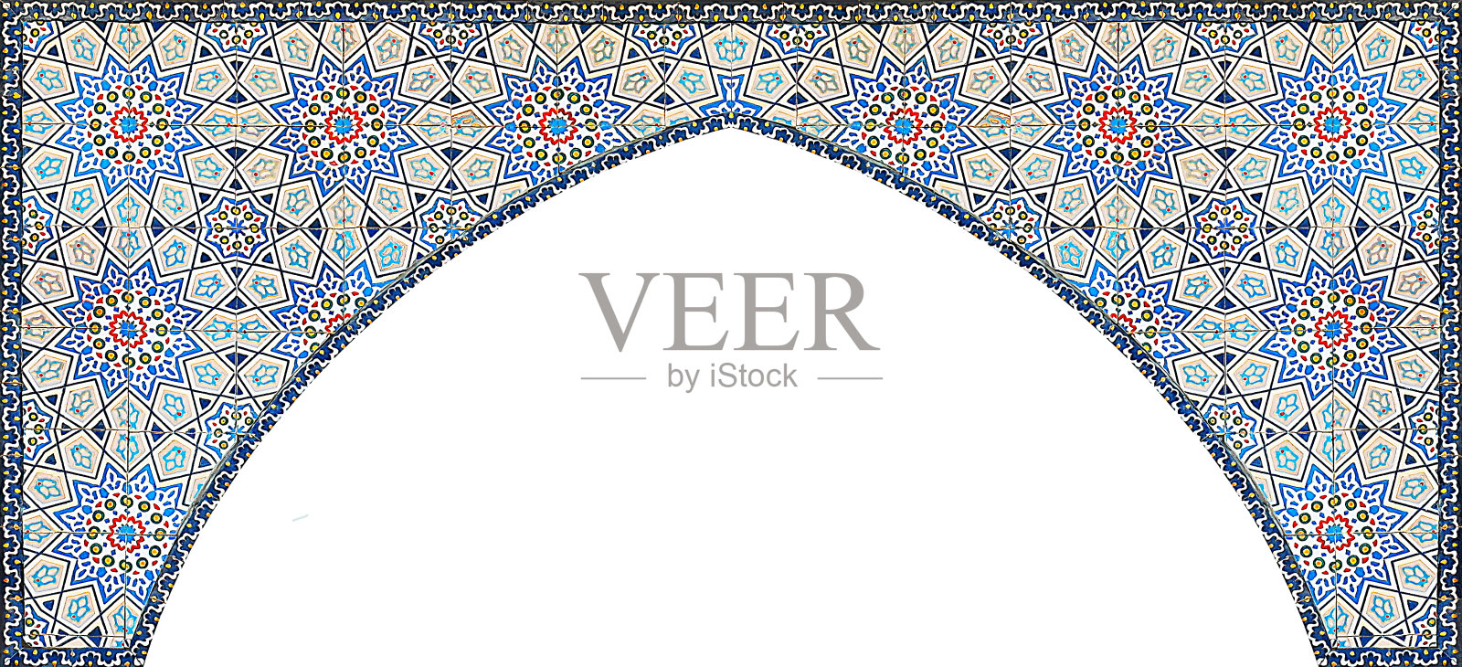 白色背景的阿拉伯风格拱门。照片摄影图片