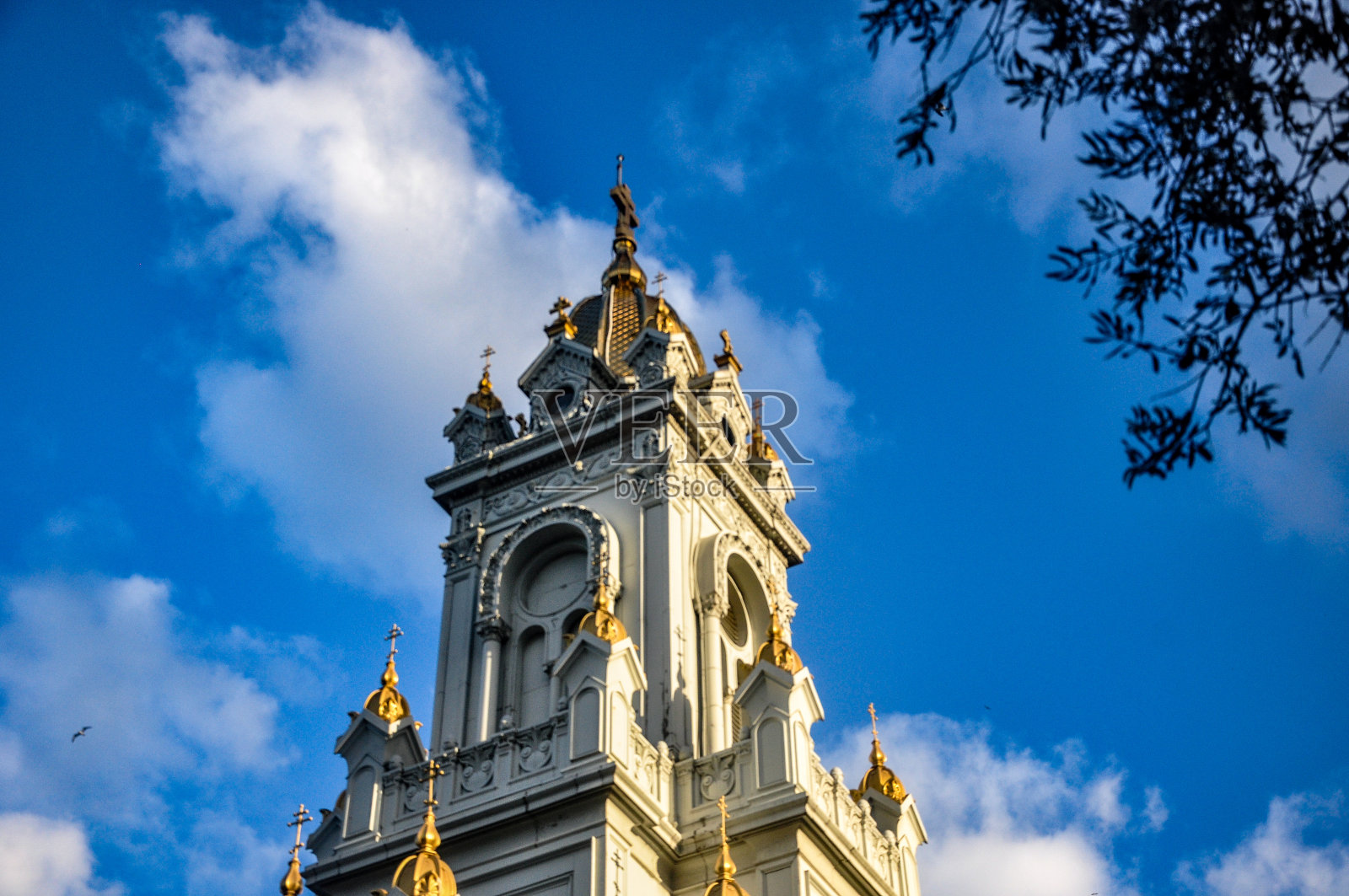 铁教堂的顶部照片摄影图片