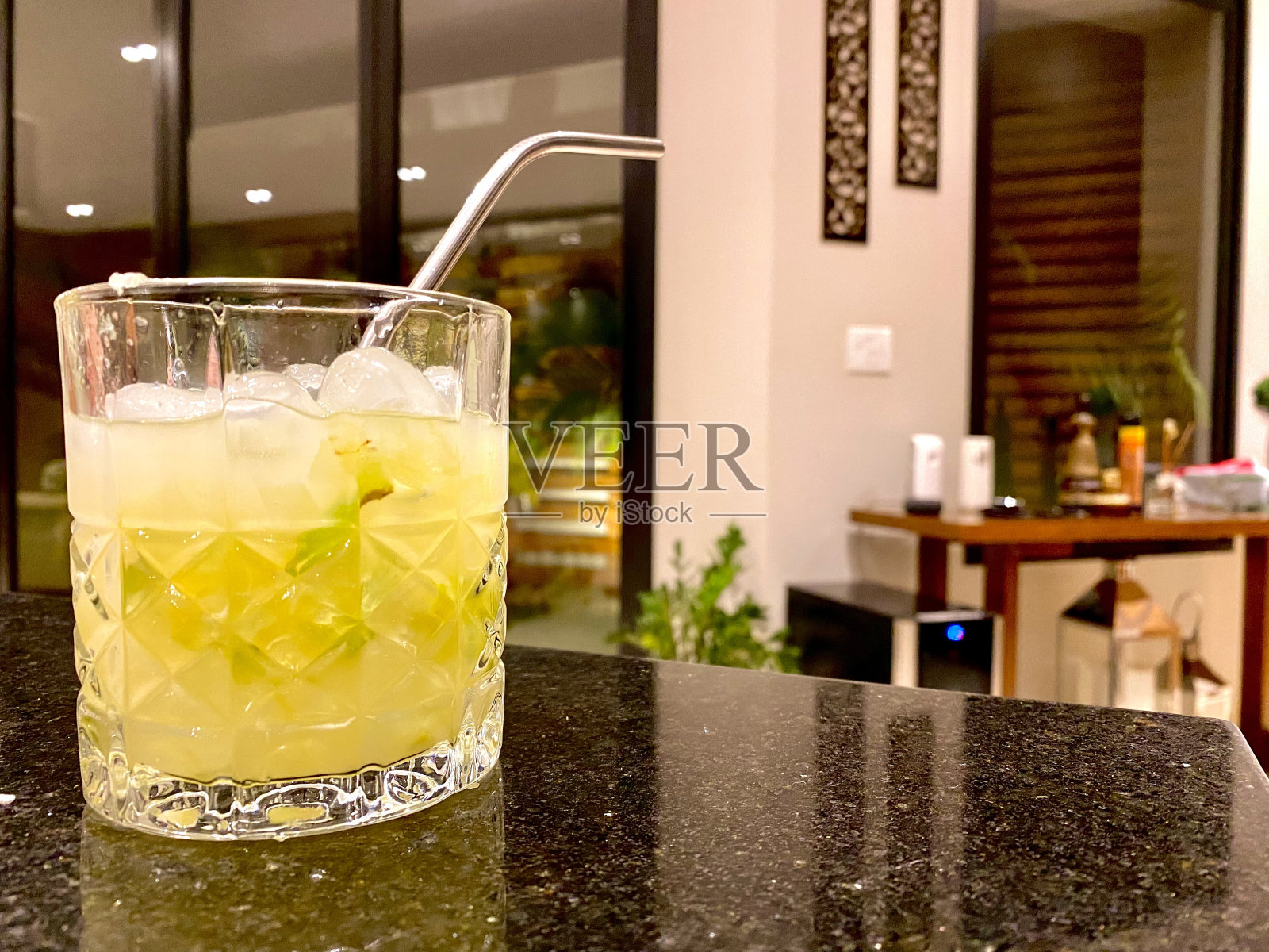 杜松子酒喝照片摄影图片