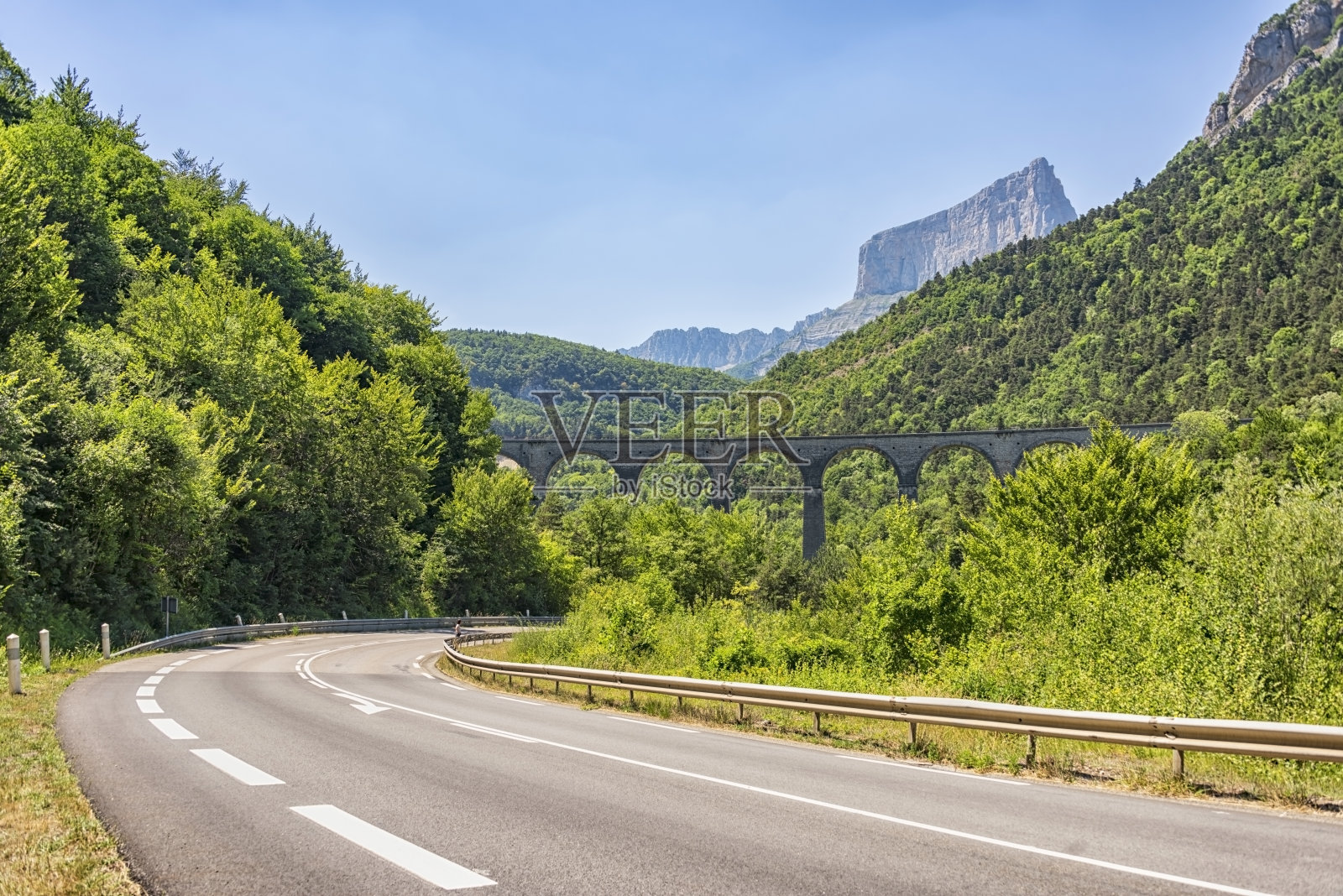 法国阿尔卑斯山风景在伊泽尔照片摄影图片