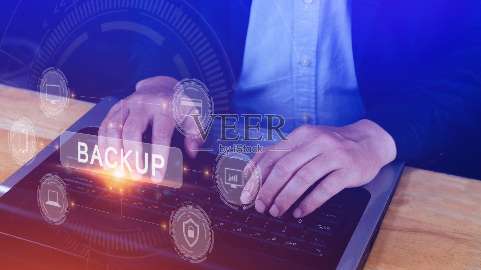 互联网数据存储备份，技术商业概念，云技术，数据存储，网络和互联网服务概念。照片摄影图片