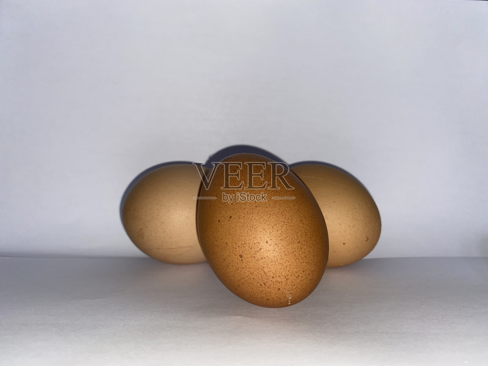 漂亮的彩色鸡蛋照片摄影图片