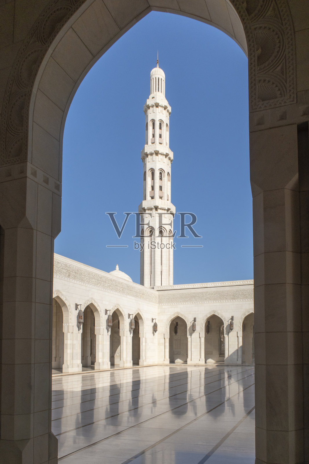 马斯喀特大清真寺的尖塔照片摄影图片