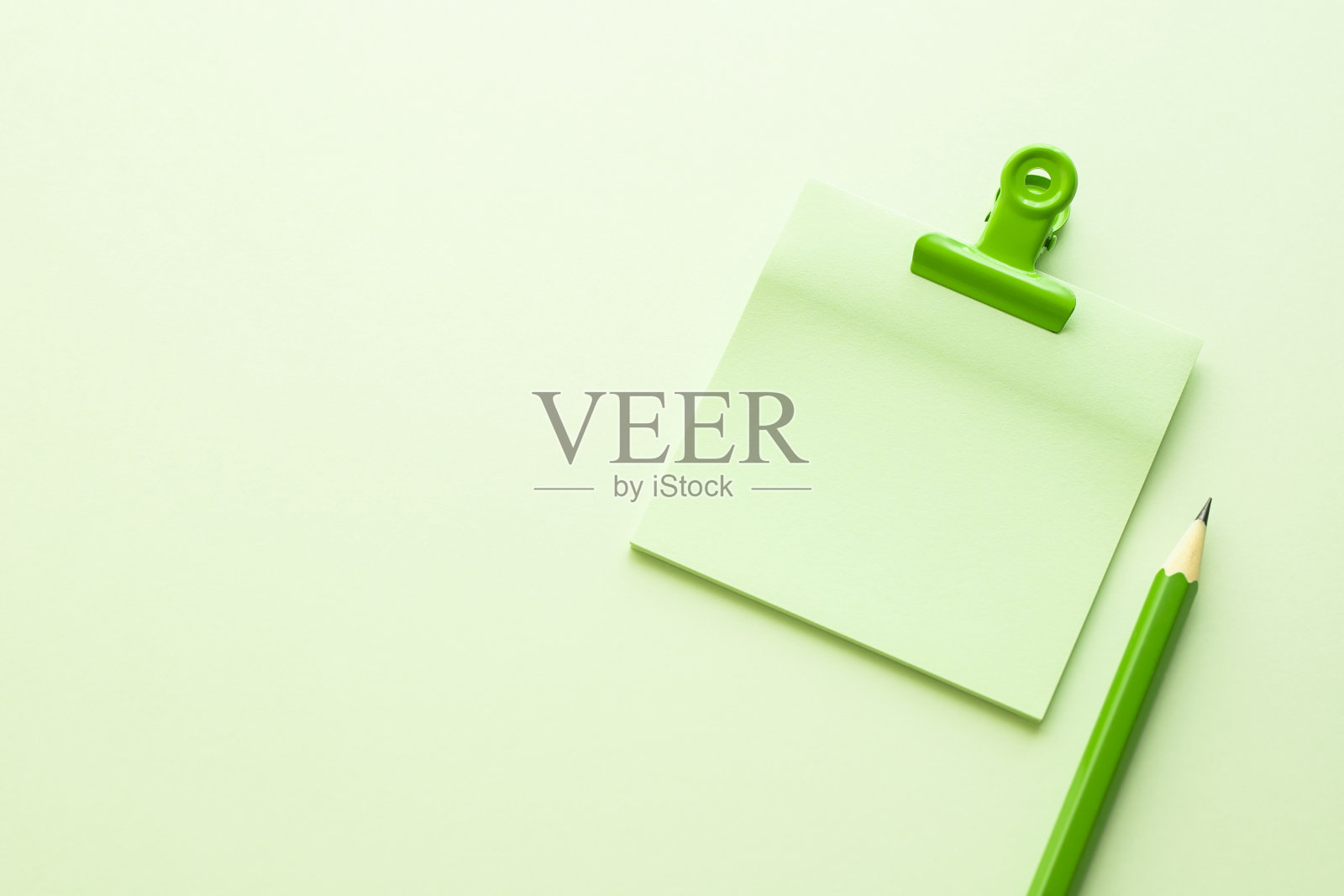 有复制空间的便签纸用来做笔记。照片摄影图片