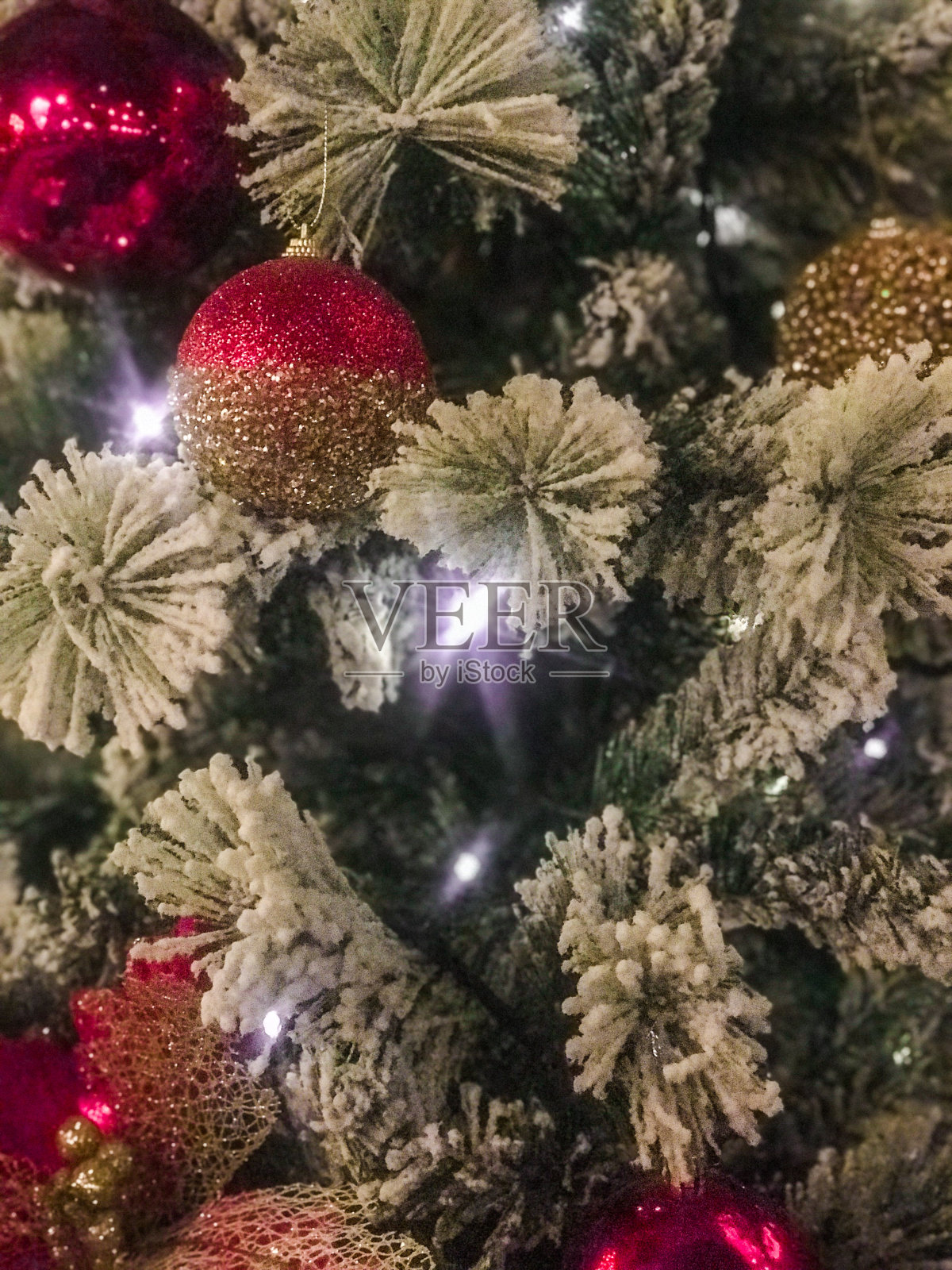 新年圣诞树和装饰品照片摄影图片