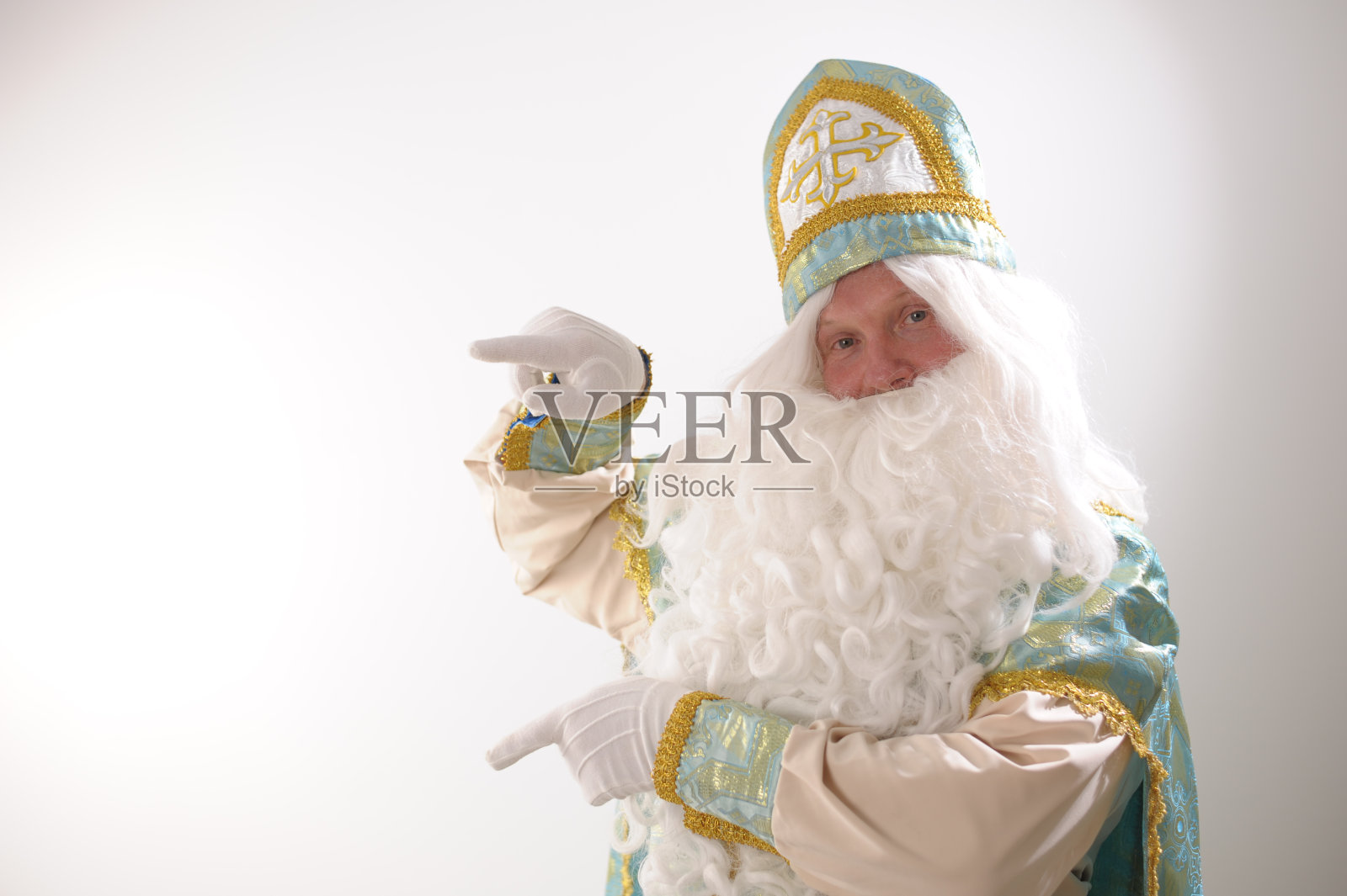 不同的积极情绪的圣尼古拉斯奇迹工人是圣诞老人的创始人圣尼古拉斯是俗称，他穿着绿松石西装与黄金，传统的宗教帽照片摄影图片