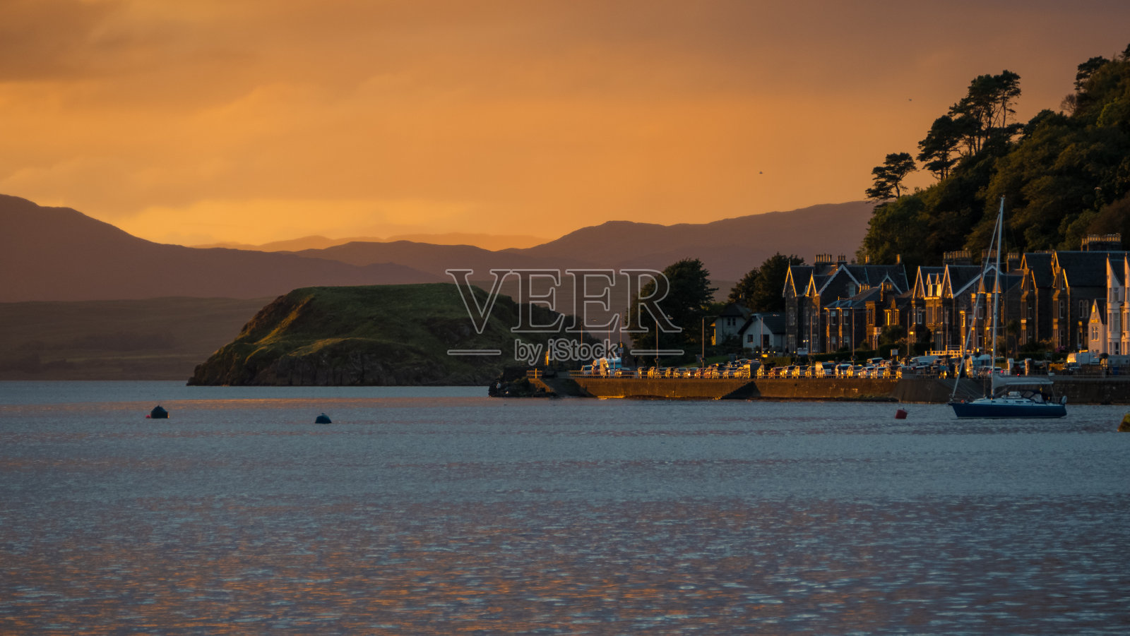 日落时分，英国苏格兰的自然景观鸟瞰图照片摄影图片