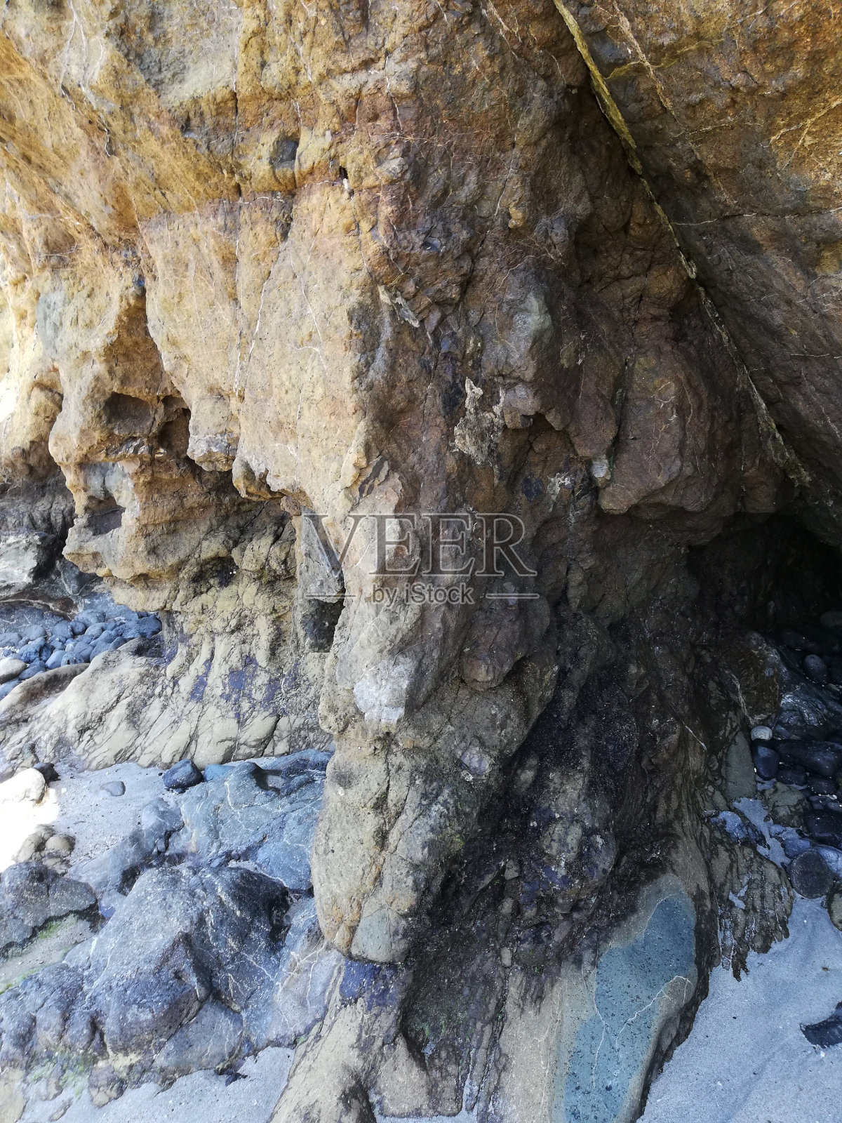 在一个阳光明媚的日子里，印度尼西亚巴厘岛Karangasem摄政的“阿穆克湾或巴东白海滩”照片摄影图片