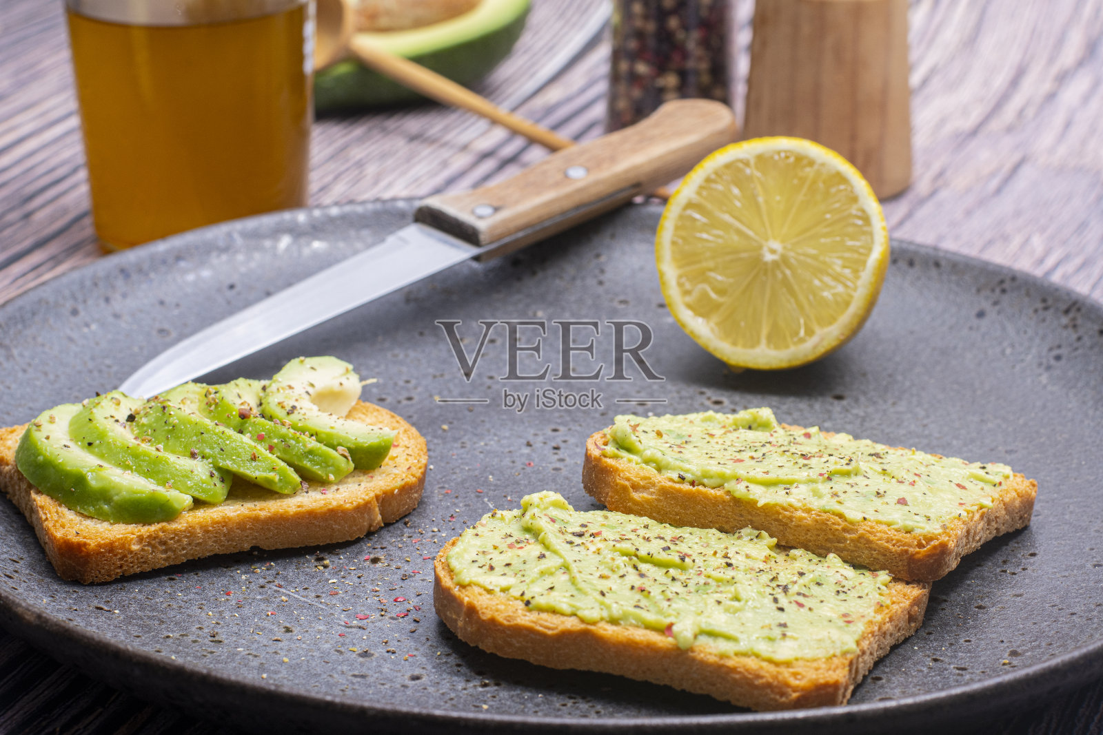 牛油果吐司照片摄影图片