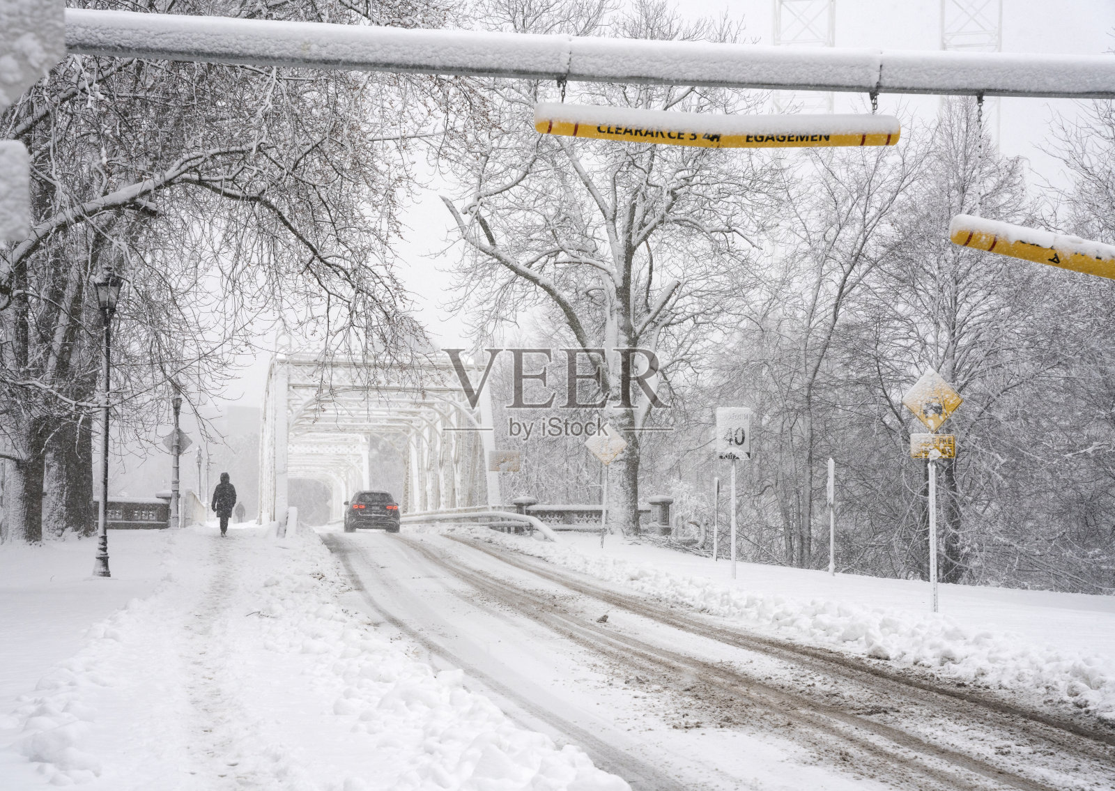Minto桥在雪中照片摄影图片