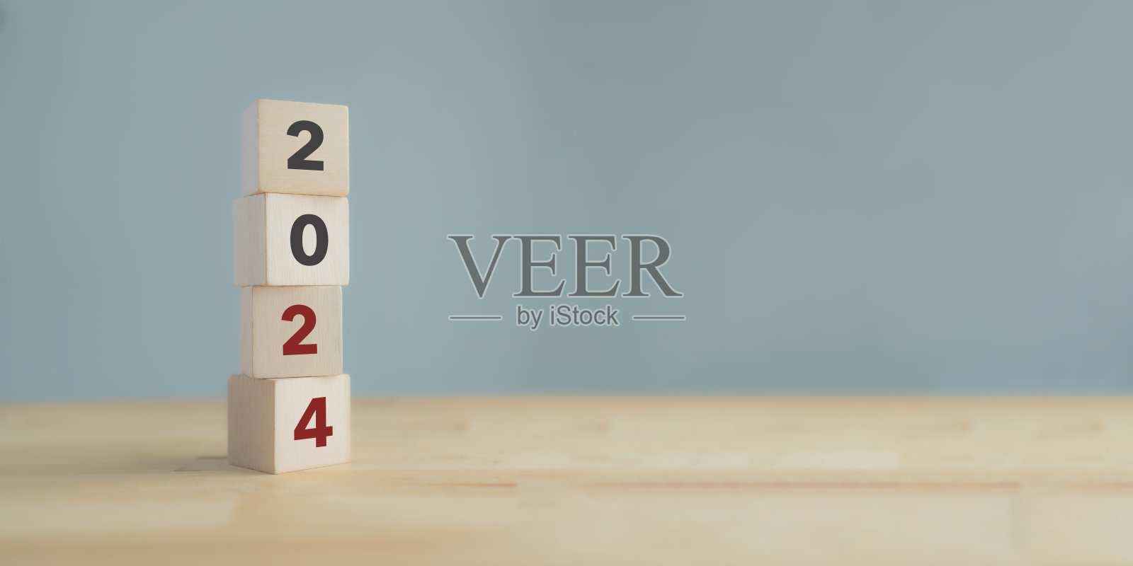 为2024年新年做准备。2024在木制方块上。2024年新年伊始。新年准备、人生准备、事业准备、计划准备、目标准备、经营目标准备、战略构想准备。照片摄影图片