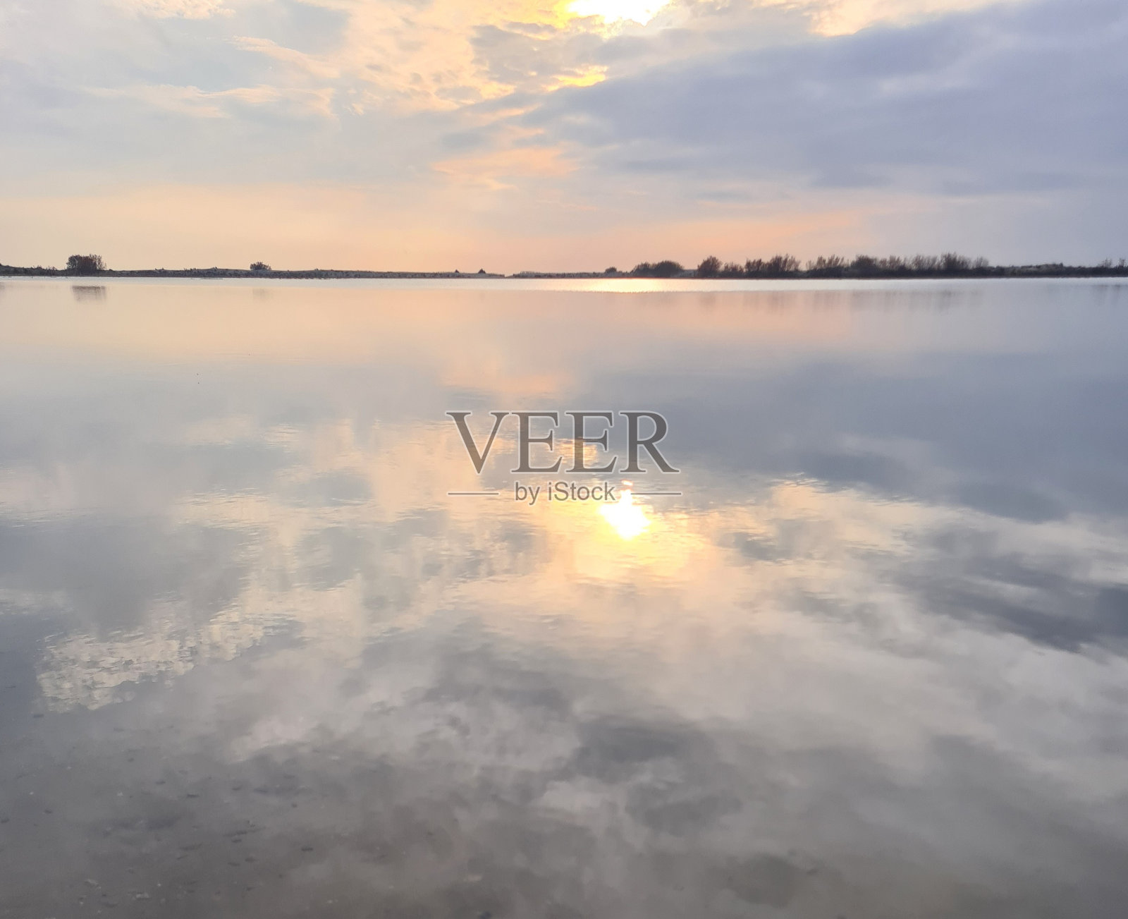 冬天的大海和日落照片摄影图片