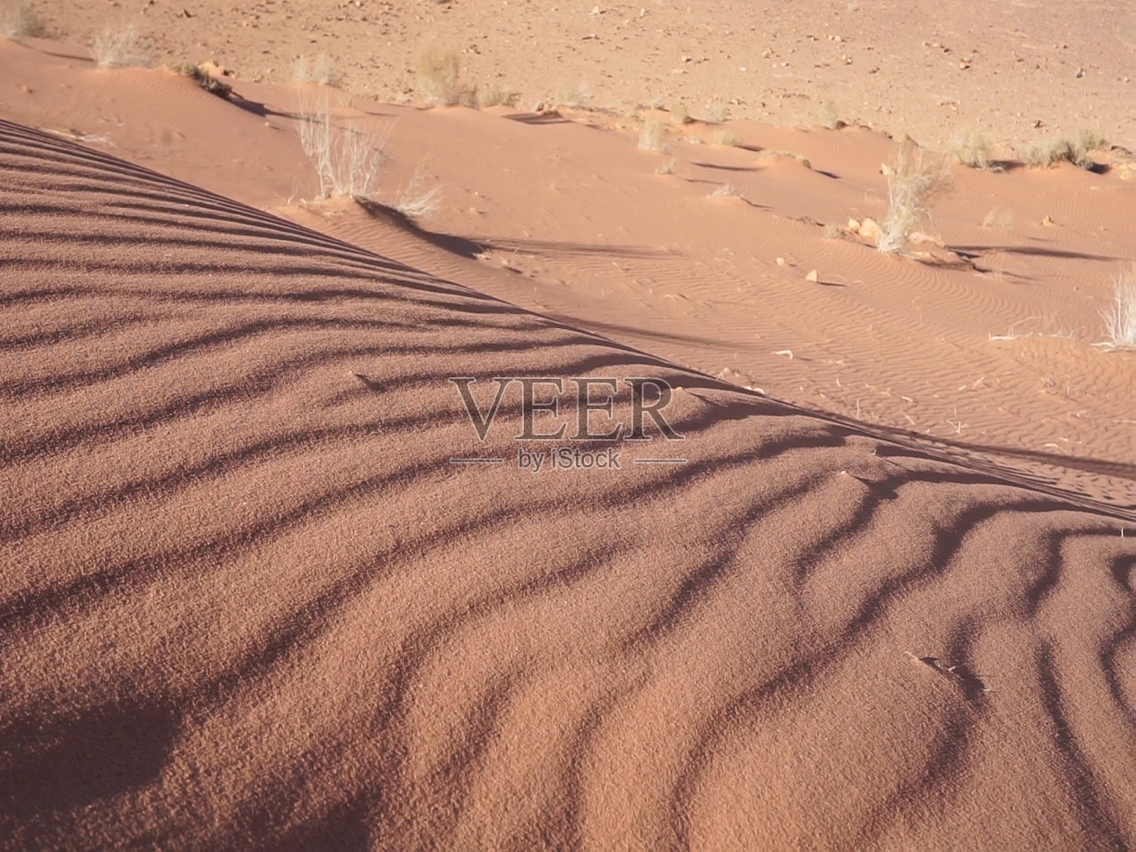 瓦迪拉姆，在砂岩和花岗岩中切割出的山谷照片摄影图片