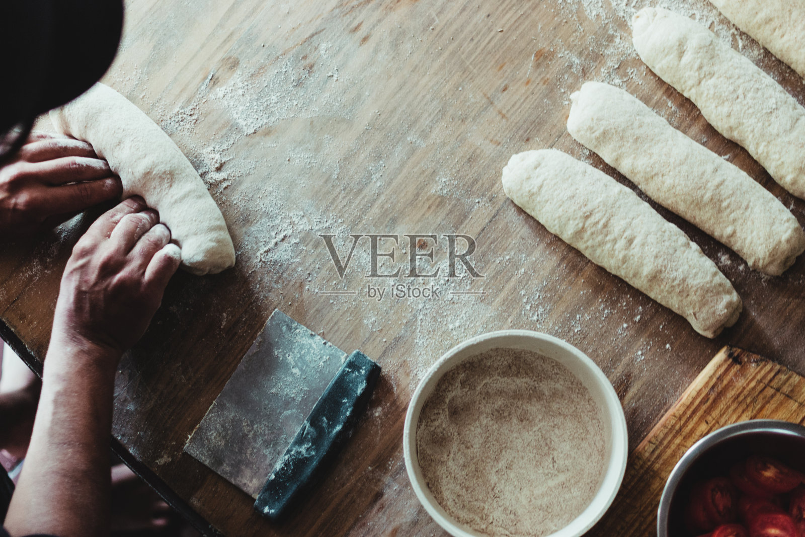 制作面包过程的俯视图照片摄影图片