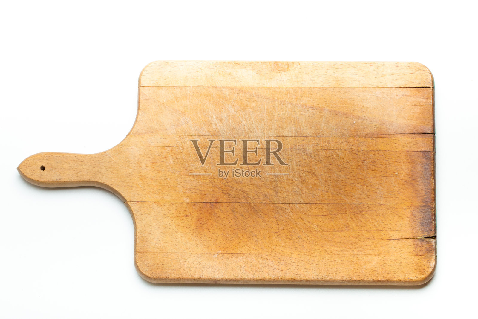 特写镜头是白色背景上的一块旧木砧板照片摄影图片