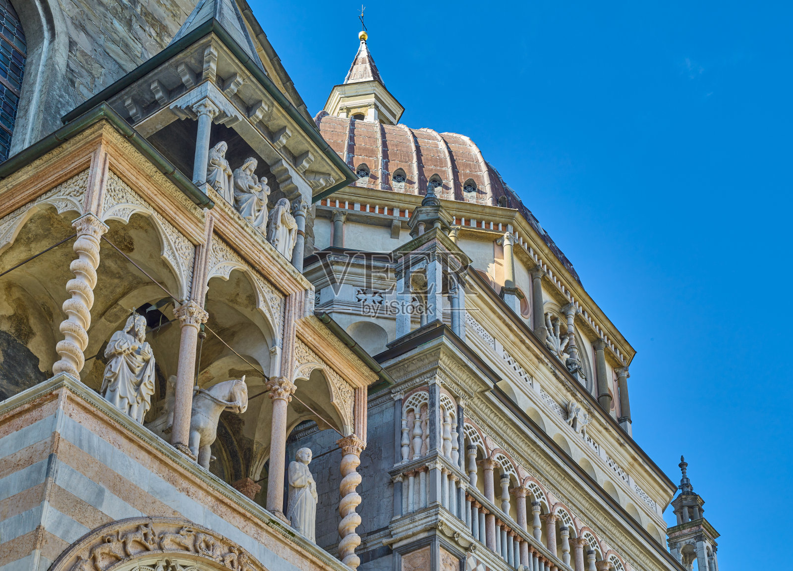 贝加莫，建筑和神圣艺术照片摄影图片