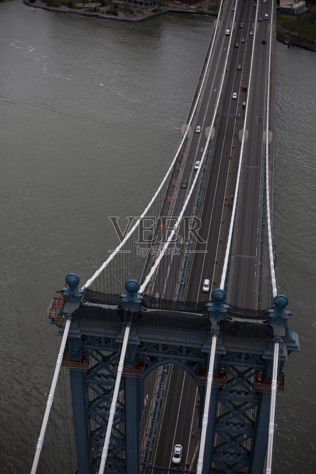 鸟瞰著名的布鲁克林大桥，美国纽约市照片摄影图片