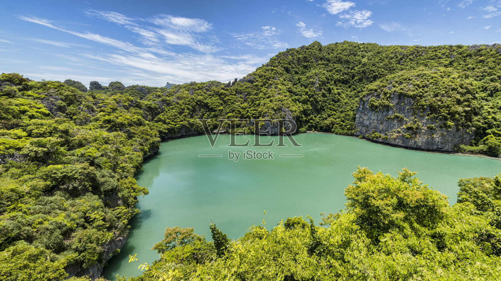 在明亮的天空下，昂通国家公园的美景照片摄影图片