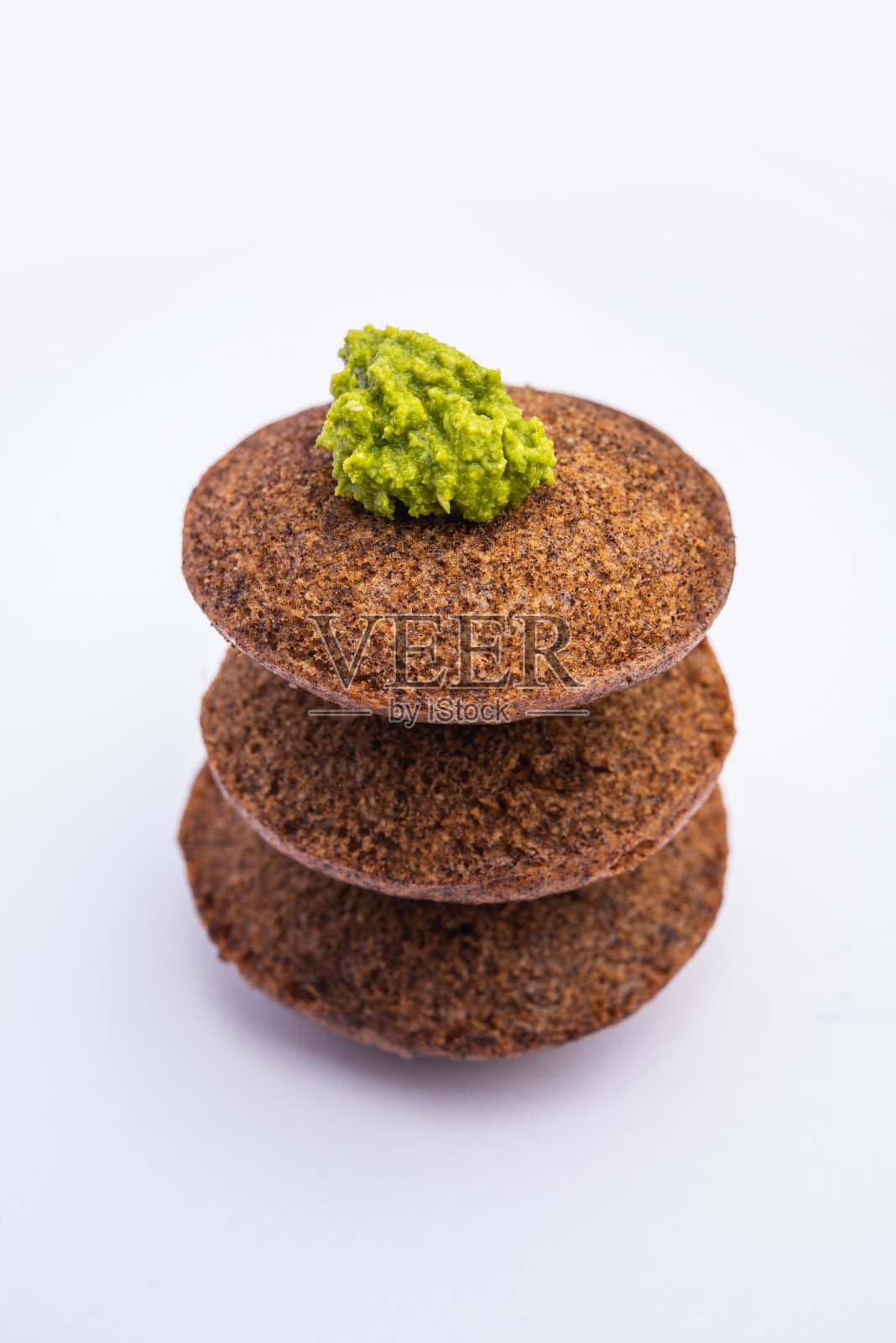 狐尾小米Idli食谱是一种更健康的Idli，由狐尾小米和乌拉德木豆制成照片摄影图片