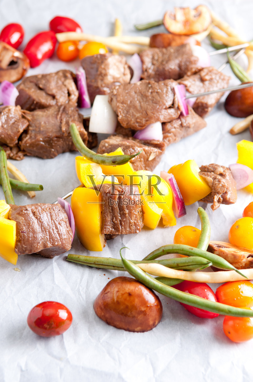 生牛肉串照片摄影图片