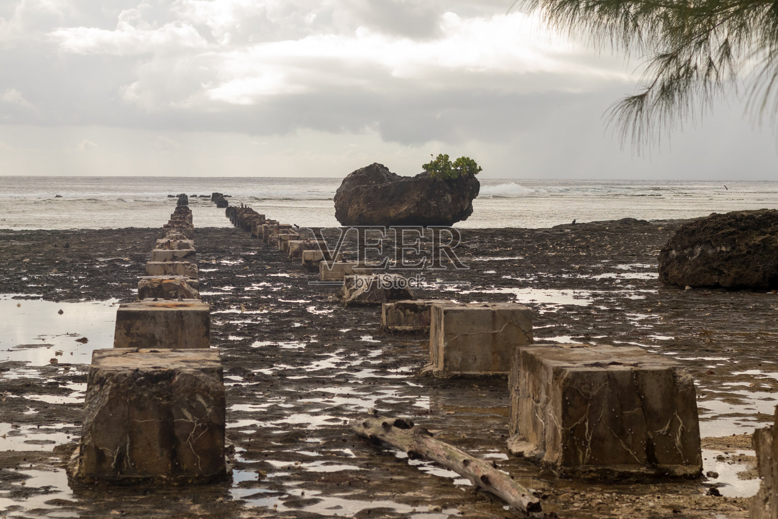 法属波利尼西亚的马卡蒂亚岛，60年代的磷酸盐，现在是度假胜地照片摄影图片