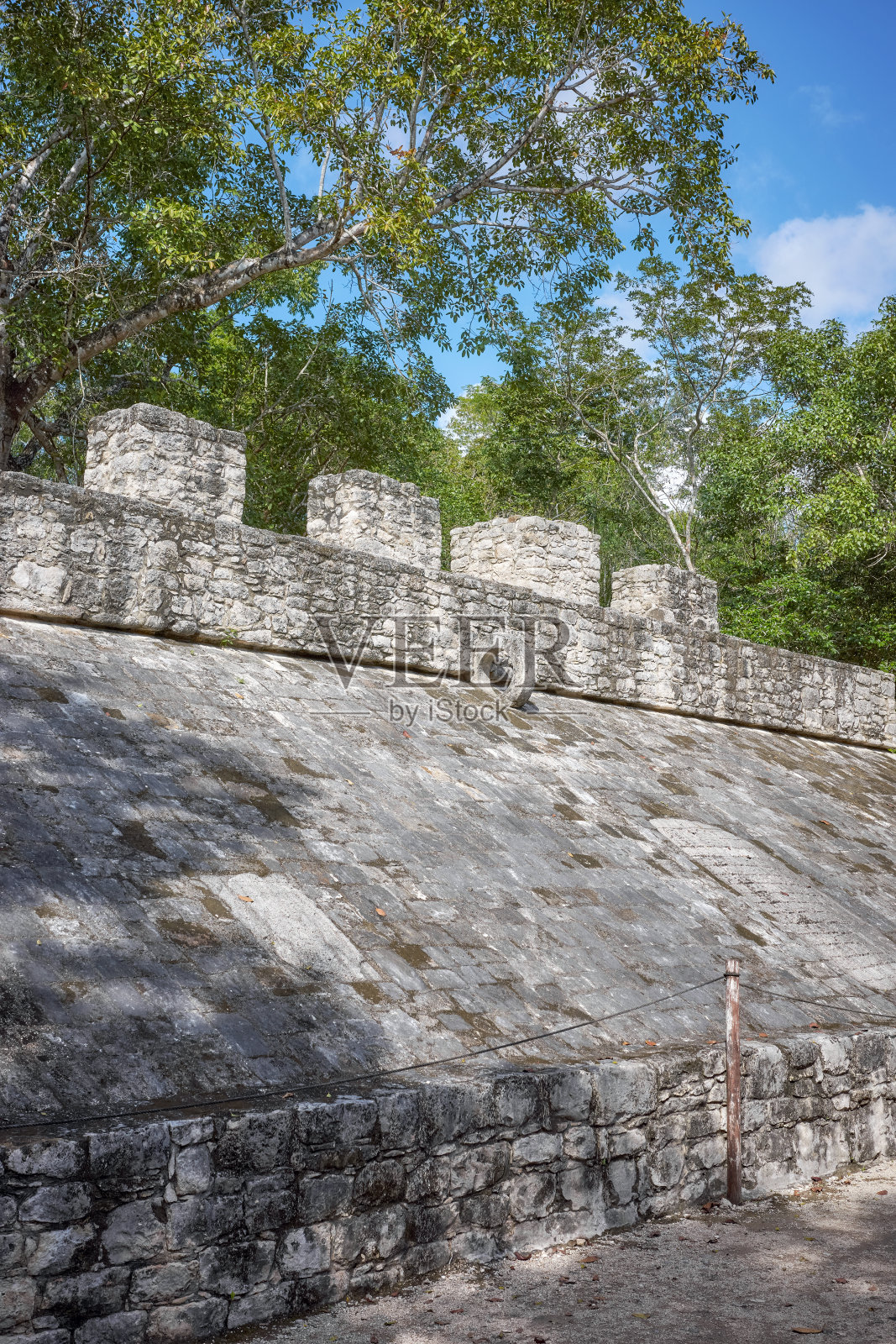 墨西哥尤卡坦半岛的一个足球法庭。照片摄影图片
