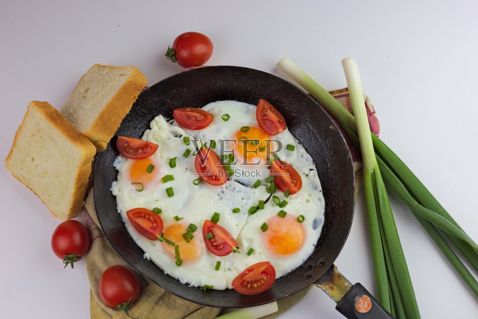 西红柿煎蛋卷的特写照片摄影图片