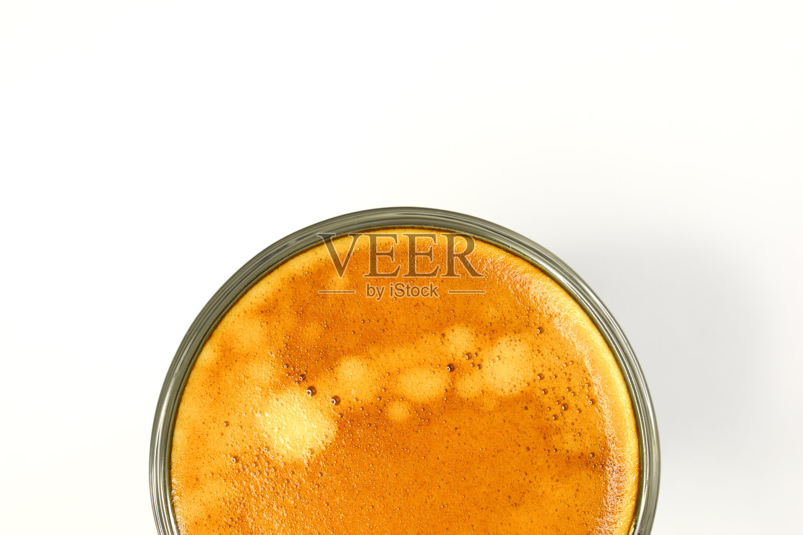 黑咖啡放在白色的桌子背景上照片摄影图片