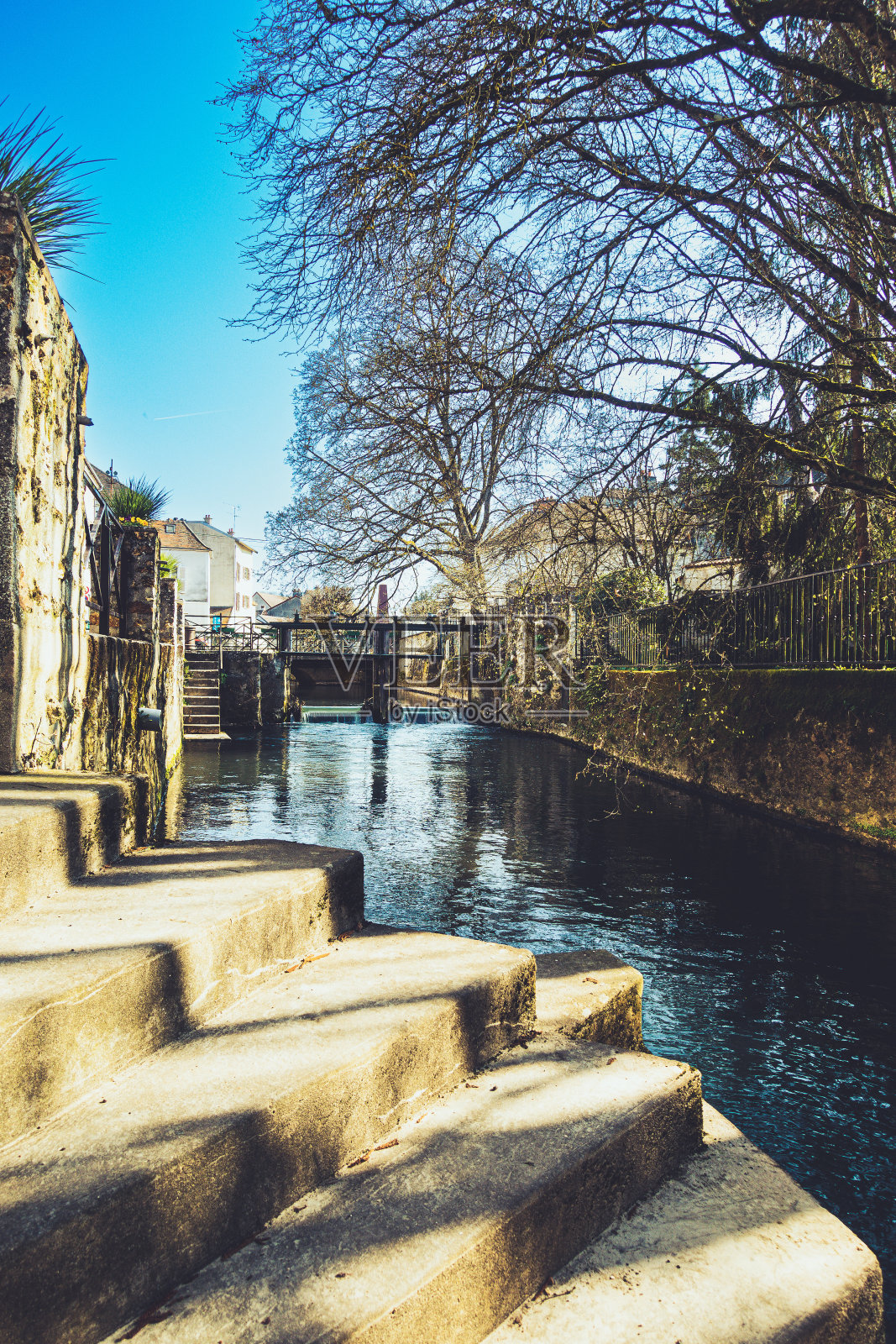 法国Crecy-la-Chapelle老城街景照片摄影图片