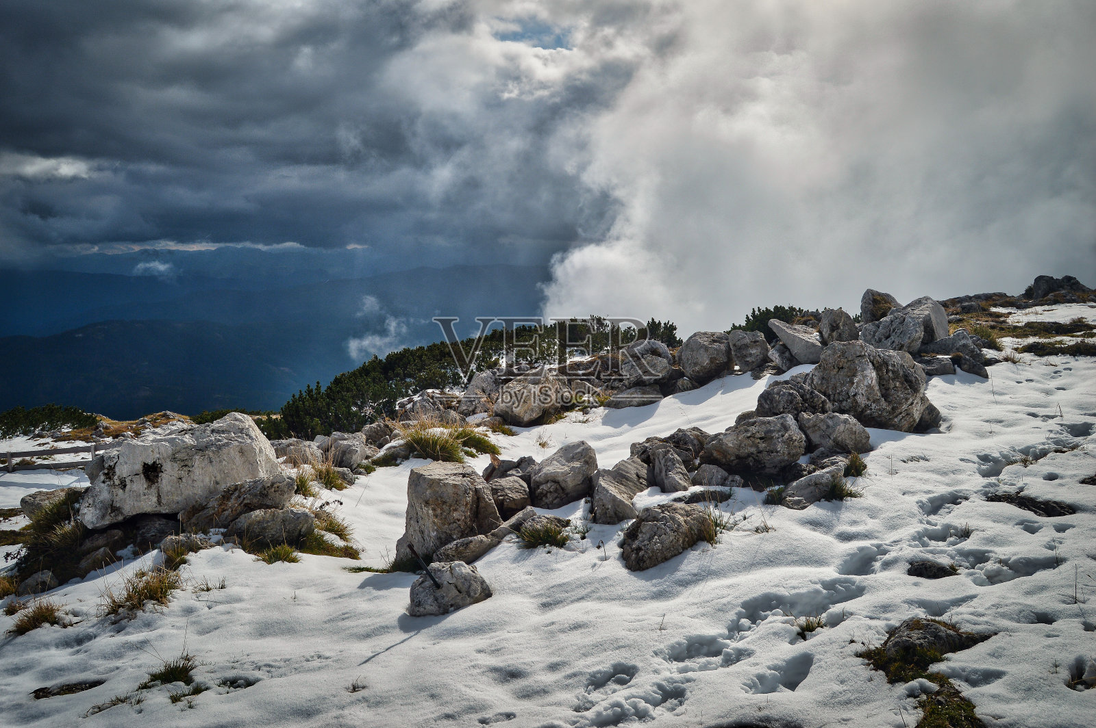 在雪峰上照片摄影图片