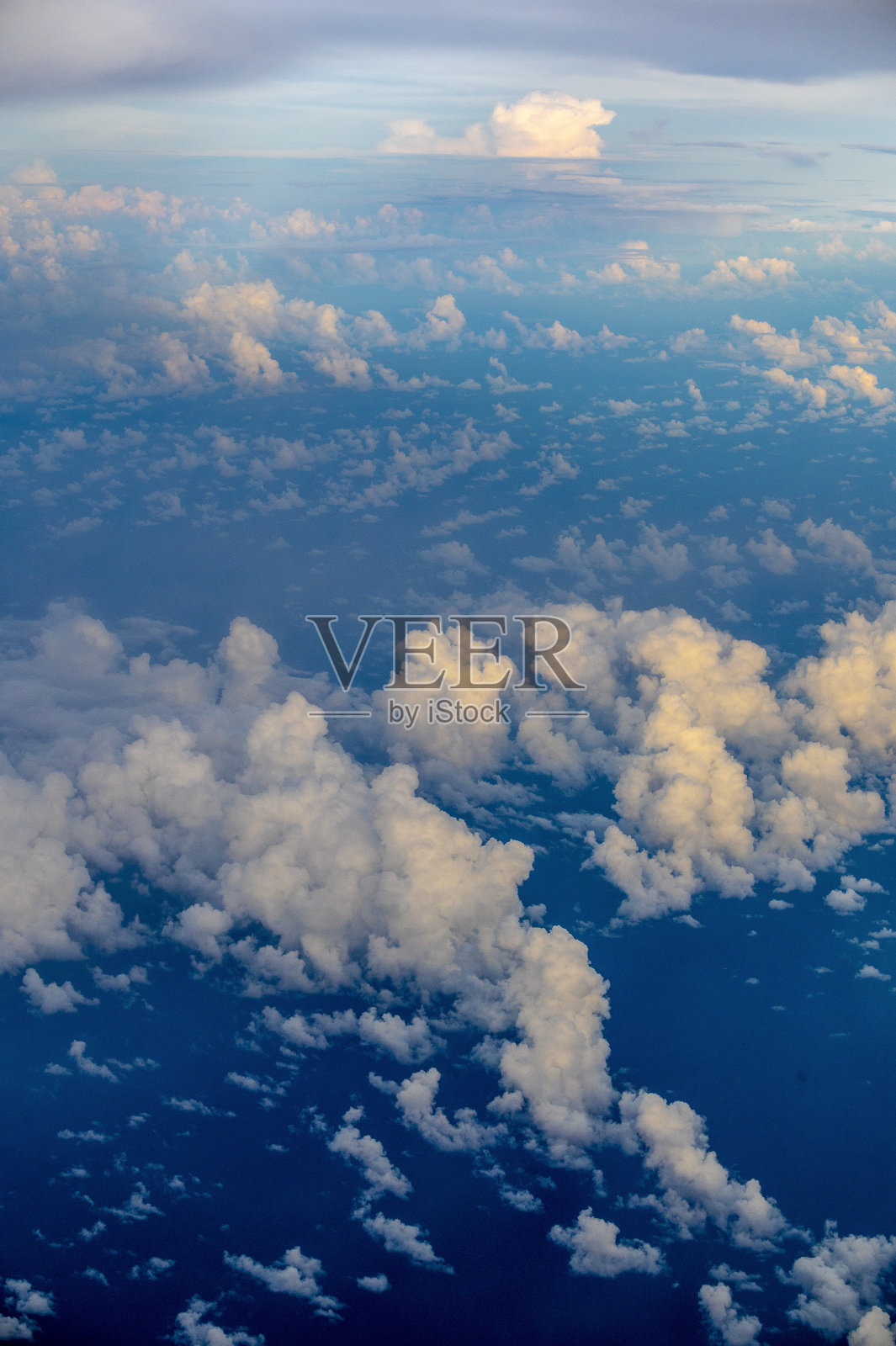 泰国上空乌云密布。照片摄影图片