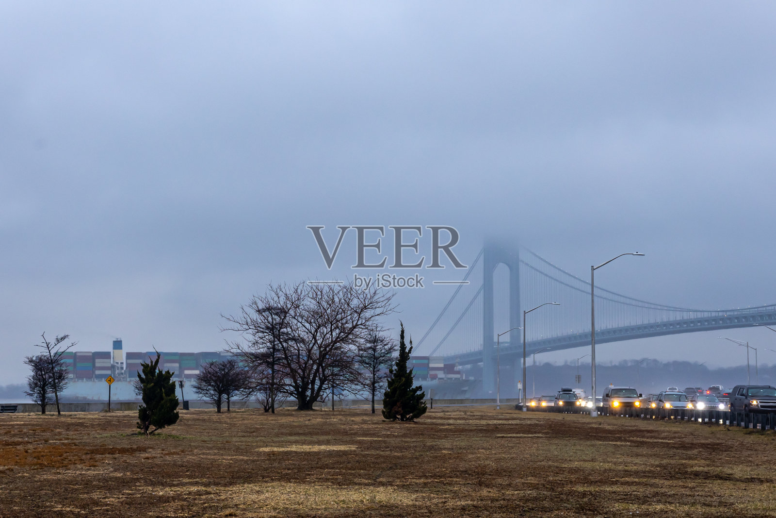 维拉萨诺桥，雾照片摄影图片