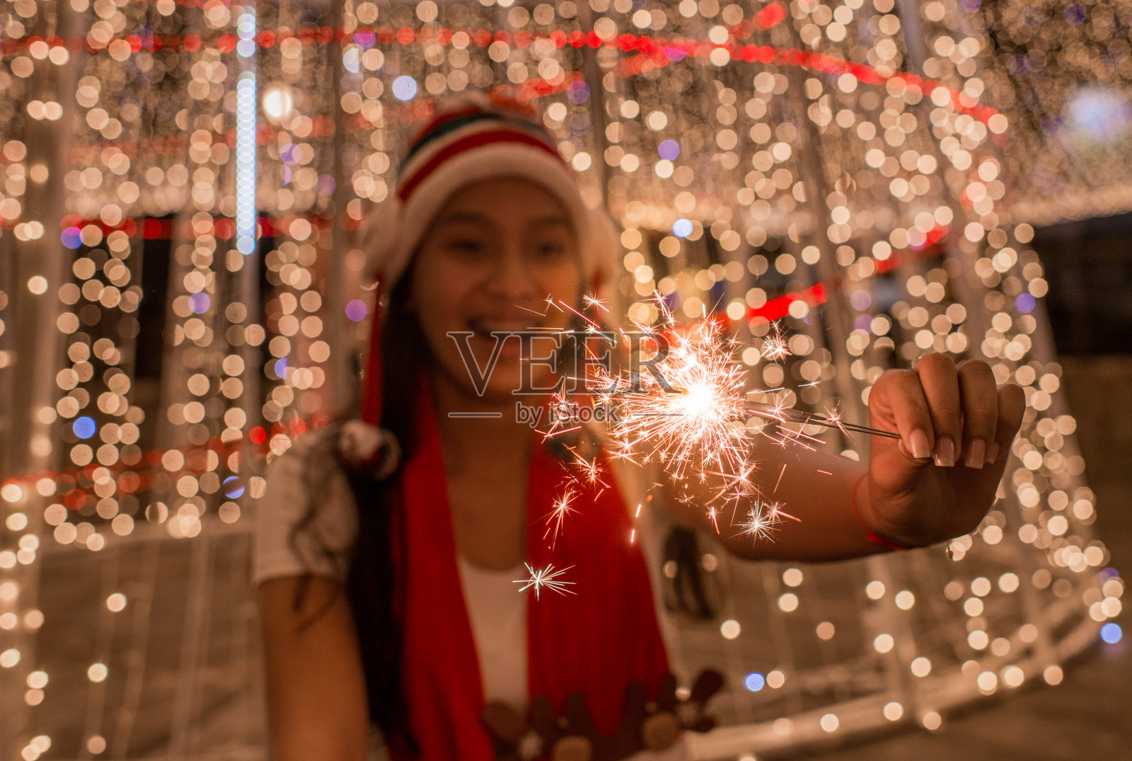 庆祝圣诞的女人照片摄影图片