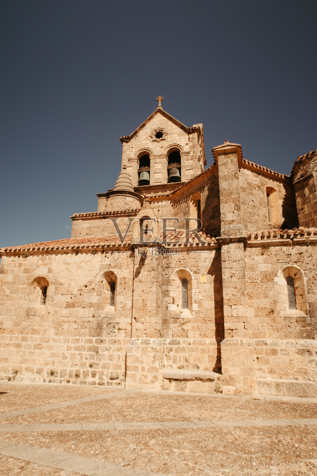 圣埃斯特班天主教堂在布尔戈斯，西班牙蓝色晴朗的天空背景照片摄影图片