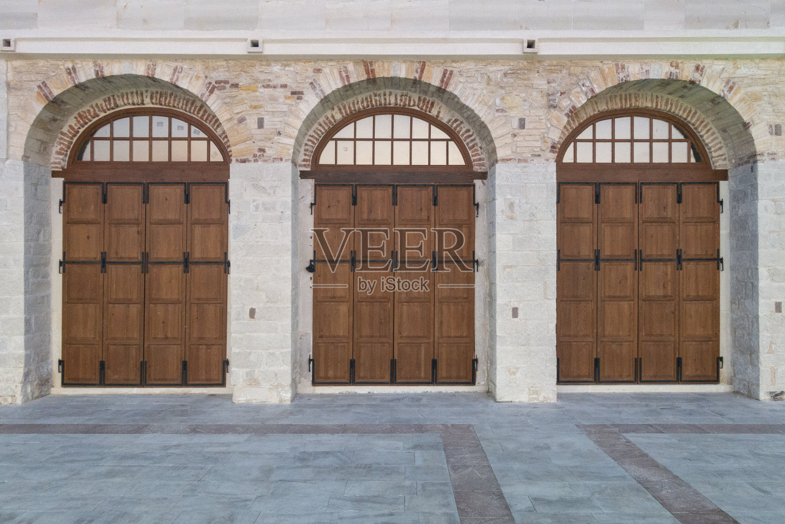 又大又旧的门照片摄影图片