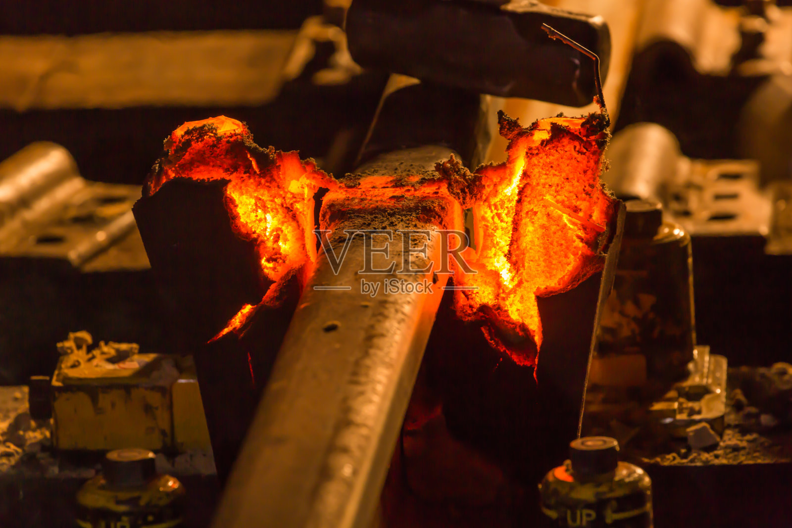 铁路轨道热焊特写镜头照片摄影图片