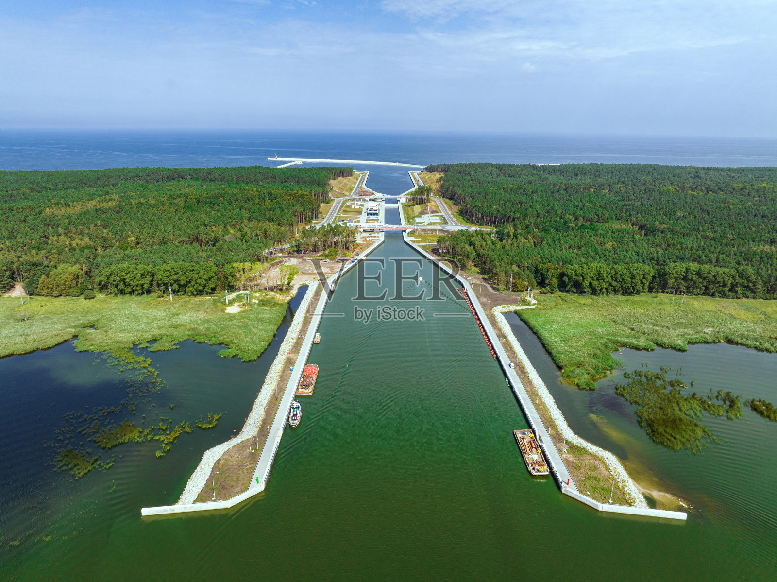 在维斯瓦沙嘴修建一条通往波罗的海的运河。照片摄影图片
