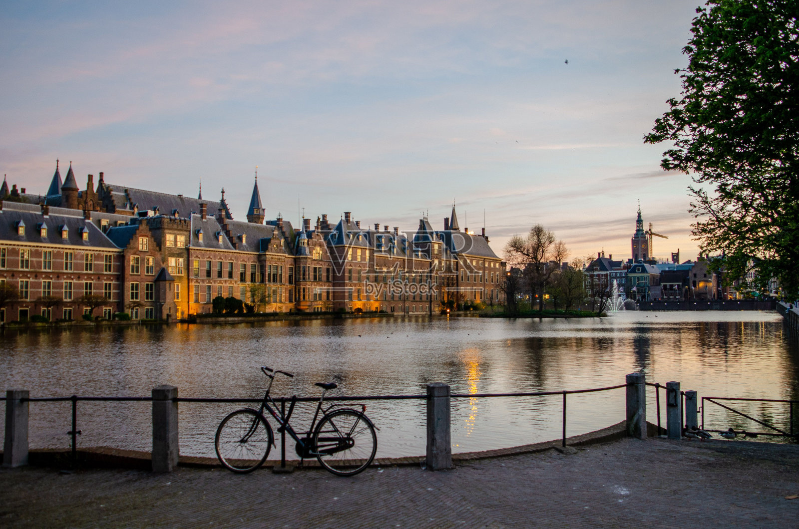 日落时分的荷兰建筑照片摄影图片