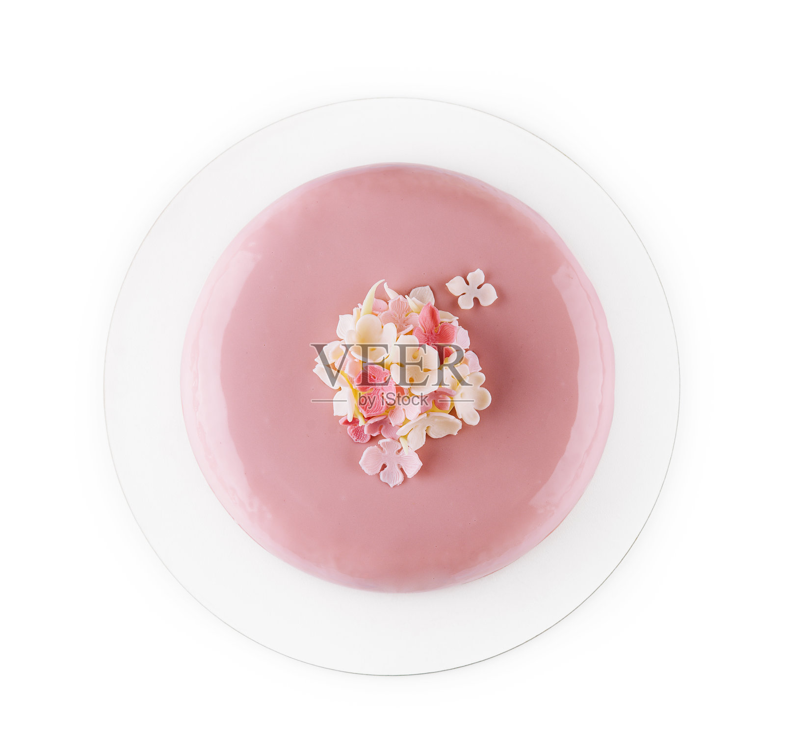 粉红色慕斯蛋糕，镜面釉饰花照片摄影图片